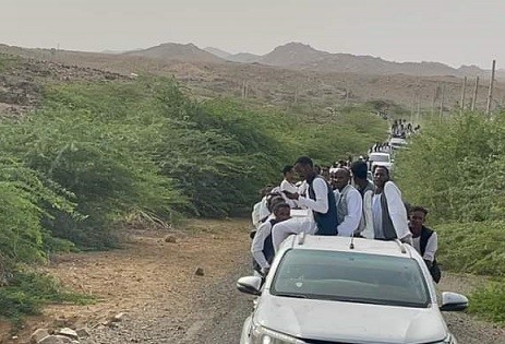 The large eastern Sudanese delegation on its way back from the Eritrean border (SUNA)