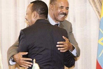 Eritrean and Ethiopian leaders embrace