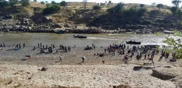 Ethiopian refugees crossing into Sudan WFP