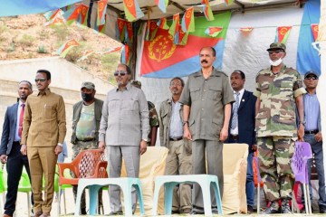 Somali President Hassan S. Mohamud reviews troops Eritrea 10 July 2022