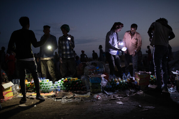 Refugees can purchase basic supplies in a makeshift open market in Hamdayet.